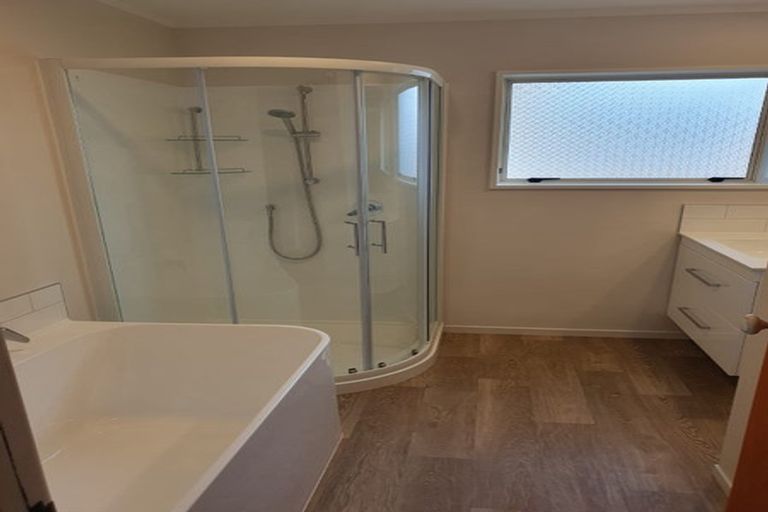 Photo of property in 24-26 Oriwa Street, Waikanae, 5036