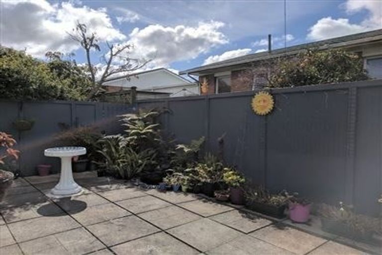 Property details for 6/1 Woodbridge Lane, Milford, Auckland, 0620