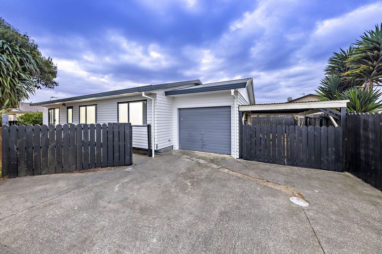 Photo of property in 28 Barneys Farm Road, Clendon Park, Auckland, 2103