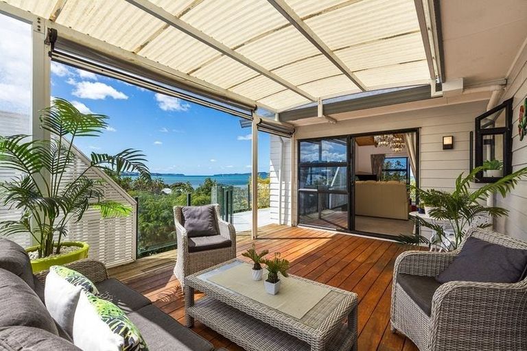 Photo of property in 16 Kahurangi Place, Snells Beach, 0920