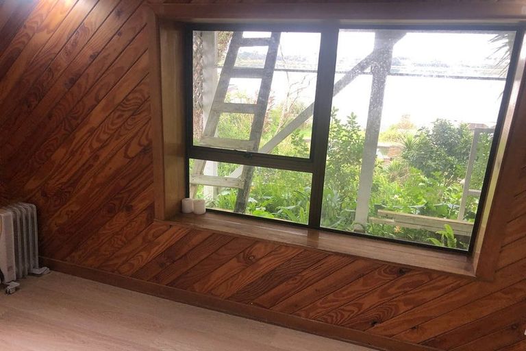 Photo of property in 19 Ferry Parade, Herald Island, Auckland, 0618