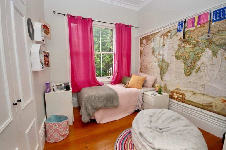 Photo of property in 1/20 Sulphur Beach Road, Northcote Point, Auckland, 0627