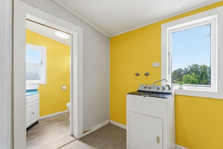 Photo of property in 31 Weraroa Road, Waverley, 4510