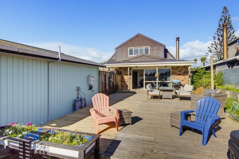 Photo of property in 11 Rodney Avenue, Te Horo Beach, Otaki, 5581