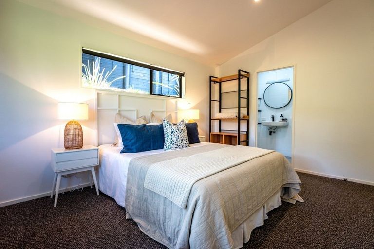 Photo of property in 11 Lannan Road, Surfdale, Waiheke Island, 1081