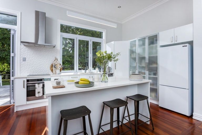 Photo of property in 10a Olwyn Place, Greenhithe, Auckland, 0632