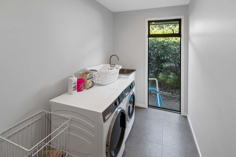 Photo of property in 136b Seaview Road, Westown, New Plymouth, 4310