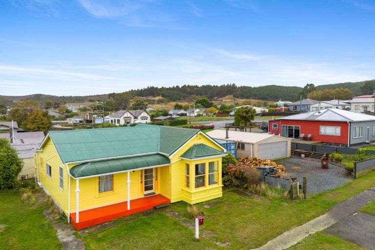 Photo of property in 9 Wyre Street, Kaitangata, 9210