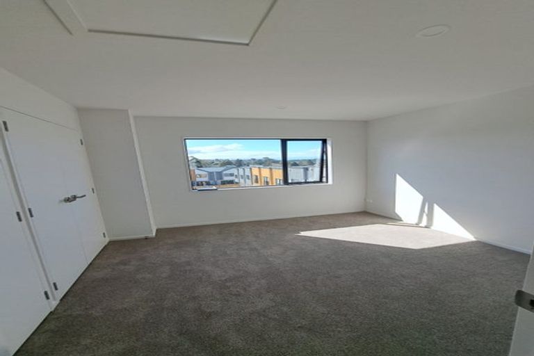 Photo of property in 1 Parish Drive, Wainui, 0932