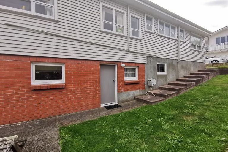 Photo of property in 5 Cherry Grove, Strathmore Park, Wellington, 6022