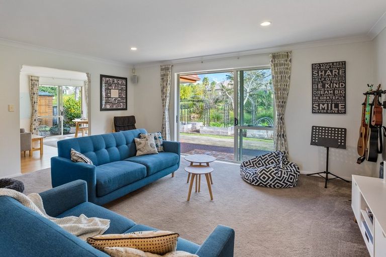 Photo of property in 16 Semillon Avenue, Henderson, Auckland, 0612