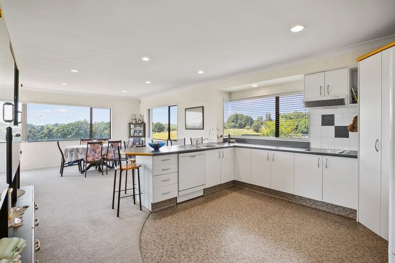 Photo of property in 22 Chatswood Grove, Fitzroy, New Plymouth, 4312