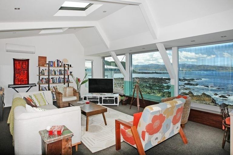 Photo of property in 150 The Esplanade, Houghton Bay, Wellington, 6023