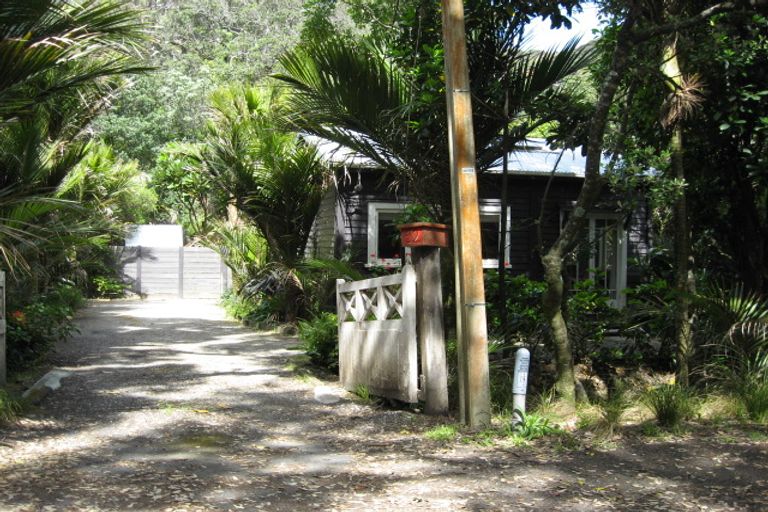 Photo of property in 52 Beach Valley Road, Piha, New Lynn, 0772