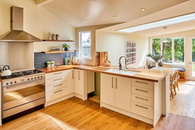 Photo of property in 9 Mahoe Street, Eastbourne, Lower Hutt, 5013