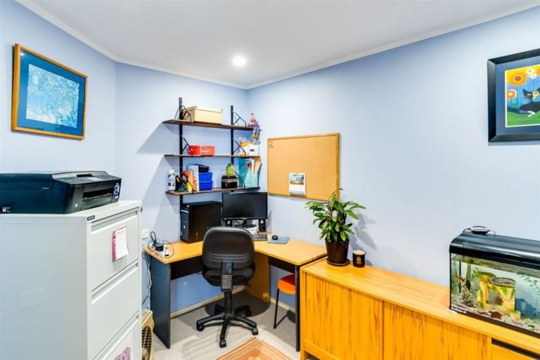 Photo of property in 45 Whiting Crescent, Greenmeadows, Napier, 4112