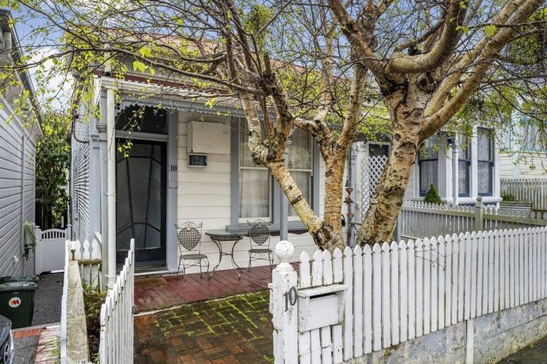 Photo of property in 10 Salisbury Terrace, Mount Cook, Wellington, 6021