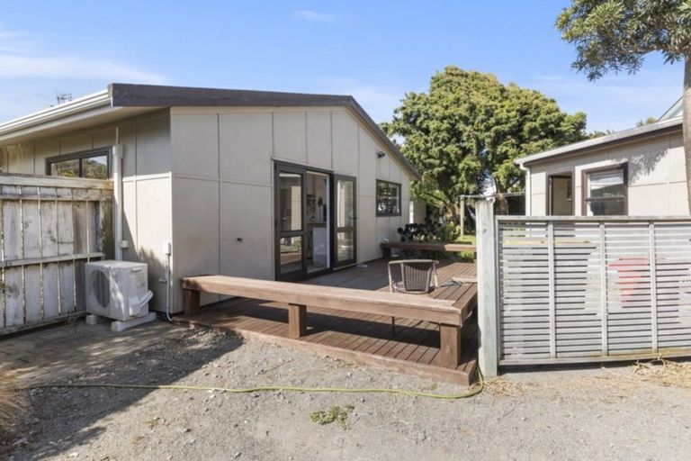 Photo of property in 24 Norfolk Crescent, Otaki Beach, Otaki, 5512
