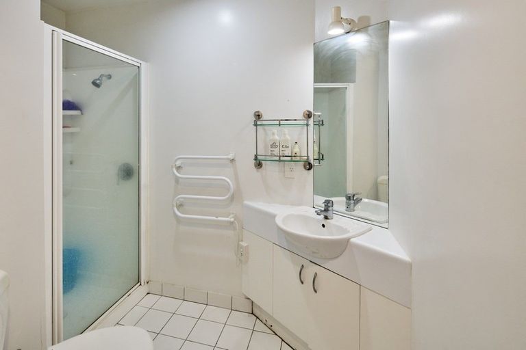 Photo of property in Terrace Garden Apartments, 13d/120 The Terrace, Wellington Central, Wellington, 6011
