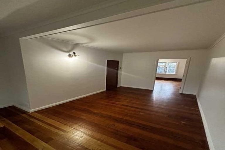 Photo of property in 160 Seaview Road, Westown, New Plymouth, 4310