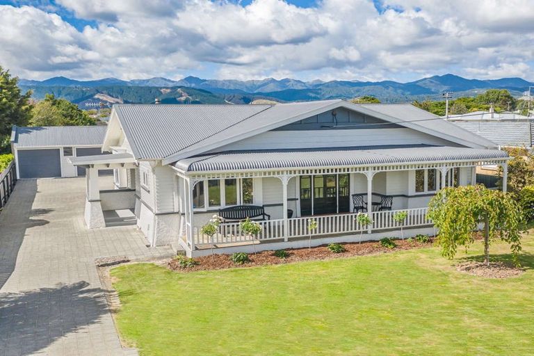 Photo of property in 56 Queenwood Road, Levin, 5510