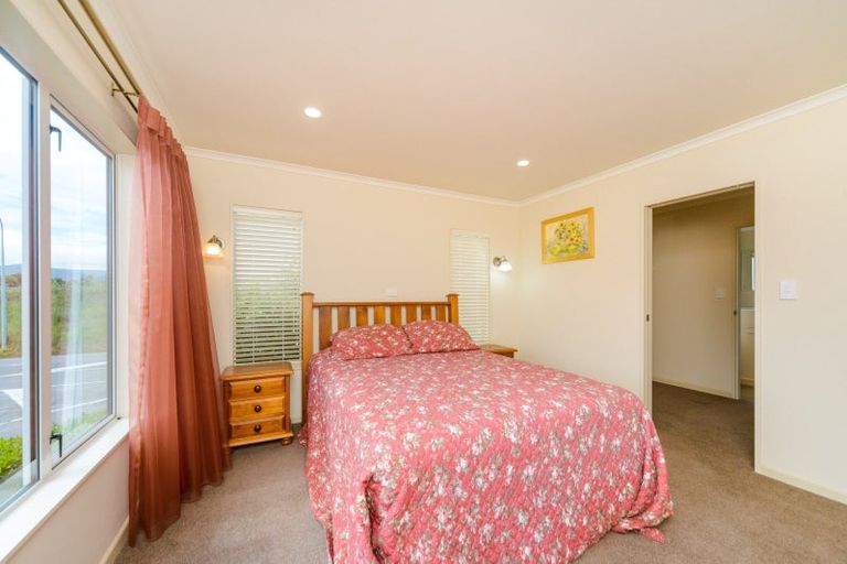 Photo of property in 1 Silkwood Place, Fitzherbert, Palmerston North, 4410