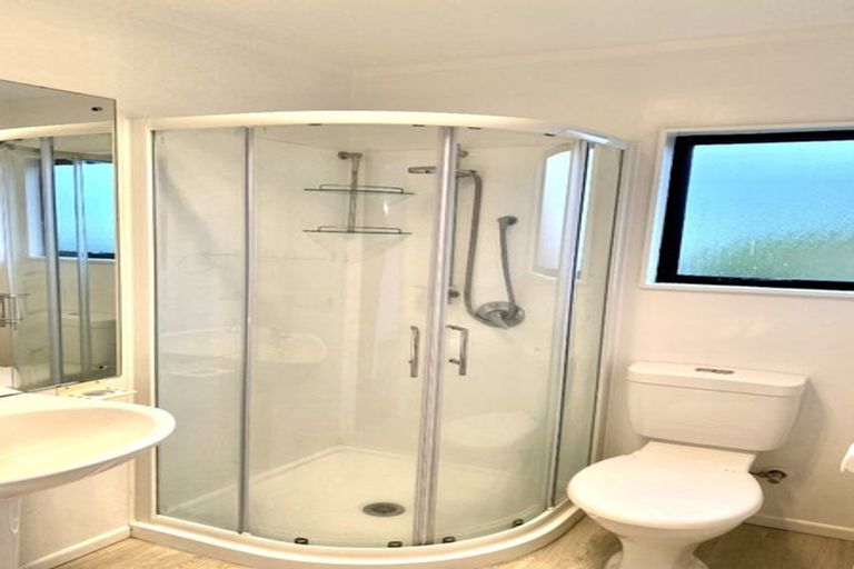 Photo of property in 13 Glenshee Place, Highland Park, Auckland, 2010