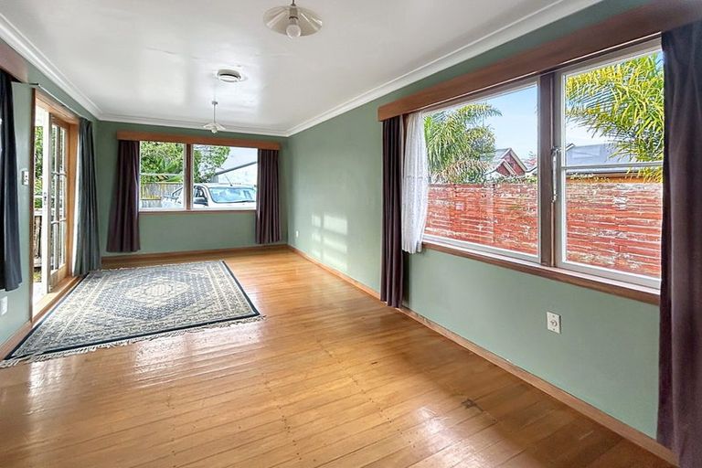 Photo of property in 12 Batt Street, West End, Palmerston North, 4410