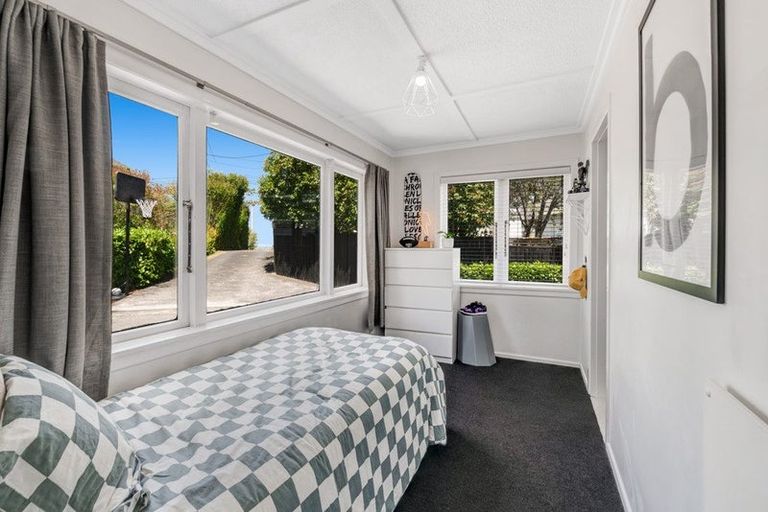 Photo of property in 2/136 Sunset Road, Unsworth Heights, Auckland, 0632