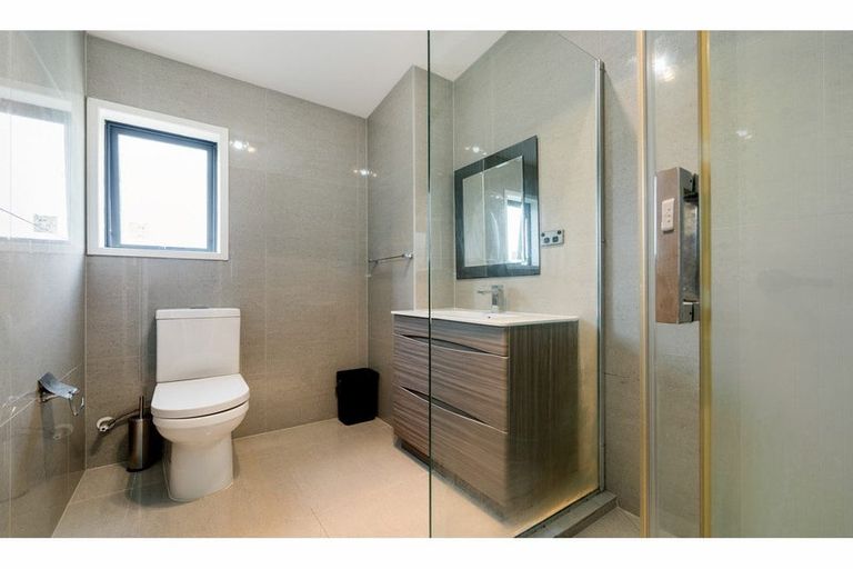 Photo of property in 2 Mile Place, Henderson, Auckland, 0612