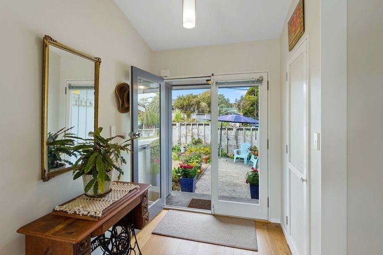 Photo of property in 7 Kawau Grove, Waikanae Beach, Waikanae, 5036