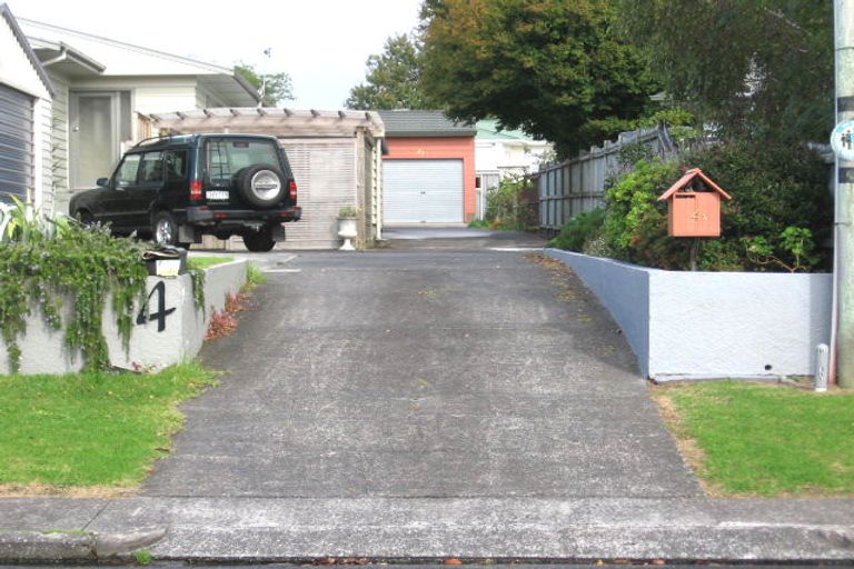 Photo of property in 4a Vodanovich Road, Te Atatu South, Auckland, 0610