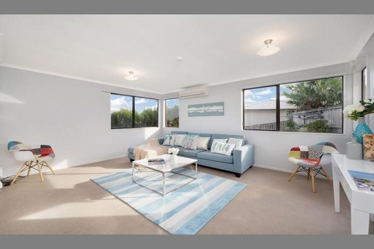 Photo of property in 150 Aviemore Drive, Highland Park, Auckland, 2010