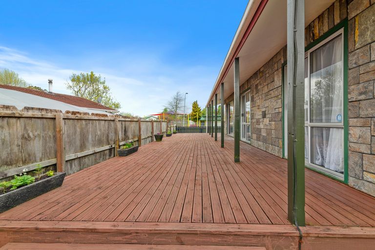 Photo of property in 95 Aquarius Drive, Kawaha Point, Rotorua, 3010