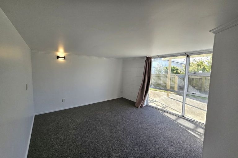 Photo of property in 10 Paritutu Road, Spotswood, New Plymouth, 4310