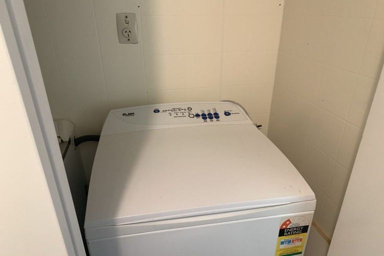 Photo of property in 7b Taka Grove, Normandale, Lower Hutt, 5010