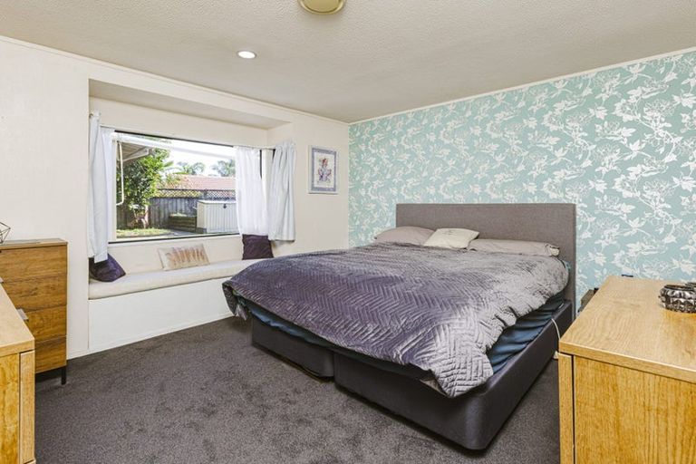 Photo of property in 14 Foxbridge Lane, Conifer Grove, Takanini, 2112