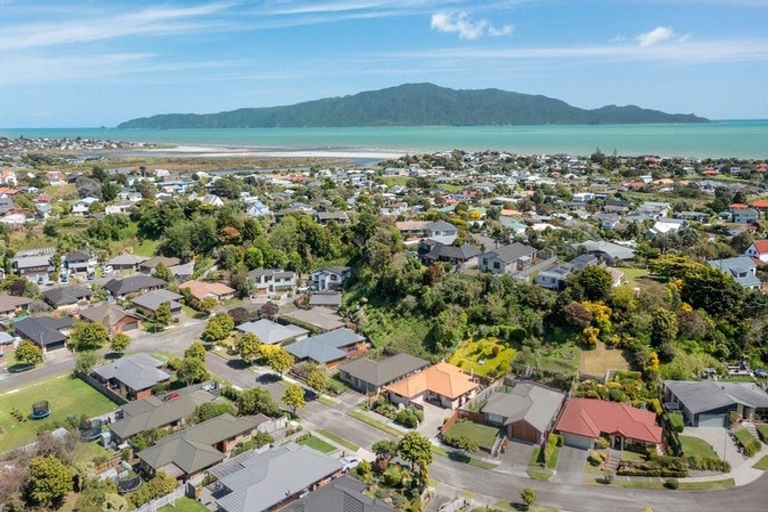 Photo of property in 8 Leanne Way, Waikanae Beach, Waikanae, 5036