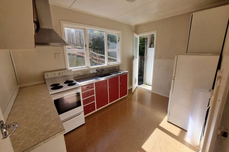 Photo of property in 12 Huntingdon Street, Northland, Wellington, 6012