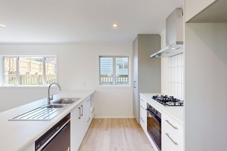 Photo of property in 3 Dunmail Way, Newlands, Wellington, 6037