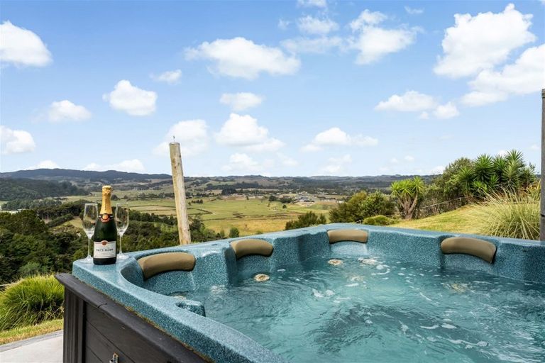 Photo of property in 175a Pinchgut Road, Kaukapakapa, 0873