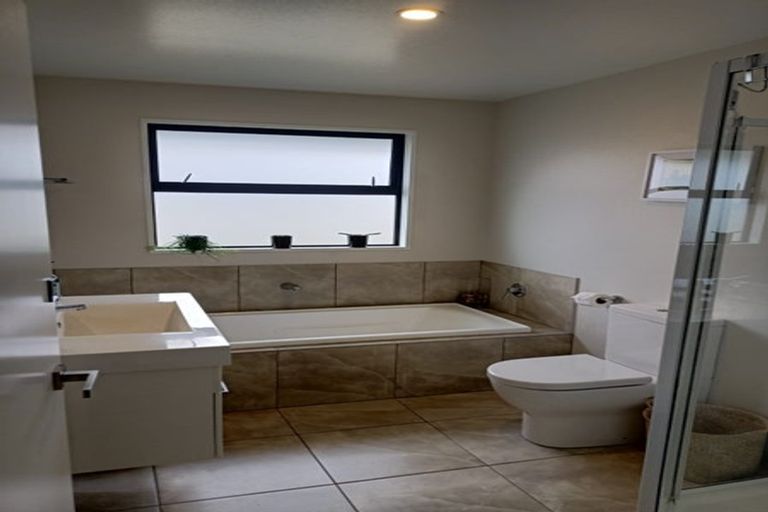 Photo of property in 11 Myles Way, Lower Shotover, Queenstown, 9304