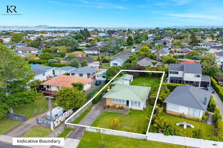 Photo of property in 53 Waipani Road, Te Atatu Peninsula, Auckland, 0610