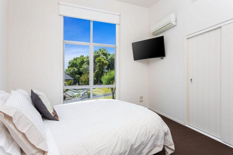 Photo of property in 92 Pemberton Avenue, Bayview, Auckland, 0629