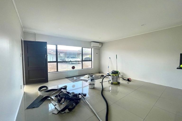 Photo of property in 2/9 Norman Spencer Drive, Papatoetoe, Auckland, 2104