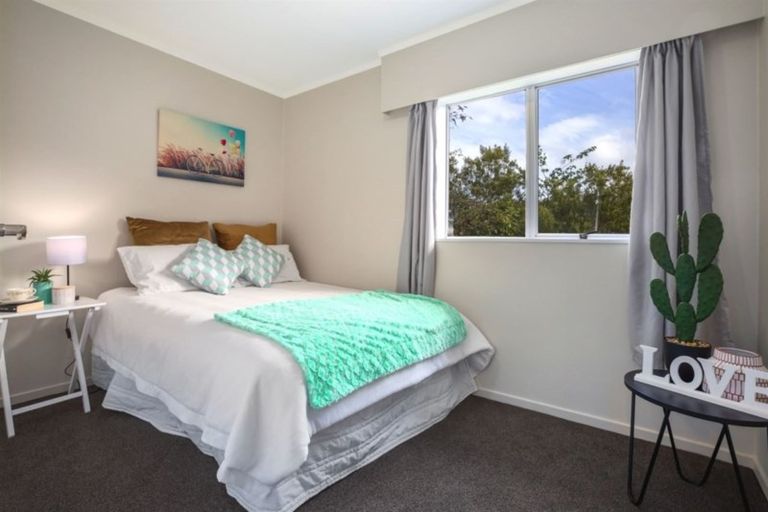 Photo of property in 5 Julia Place, Tawa, Wellington, 5028
