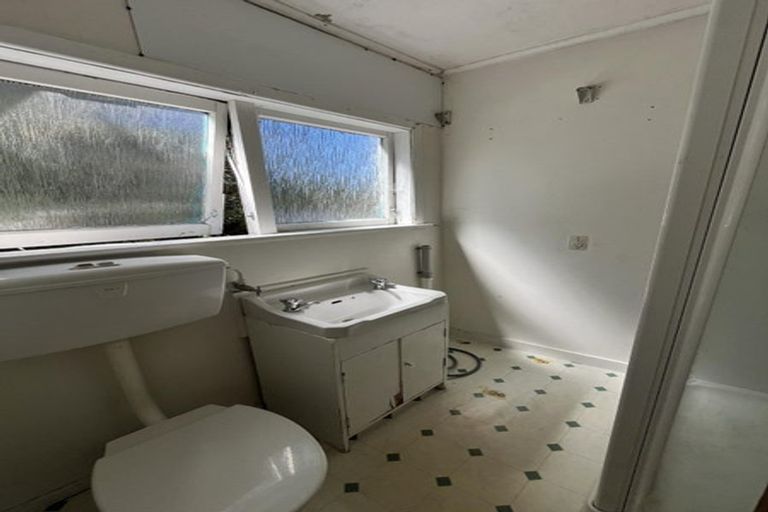 Photo of property in 15a Rakeiora Grove, Korokoro, Lower Hutt, 5012