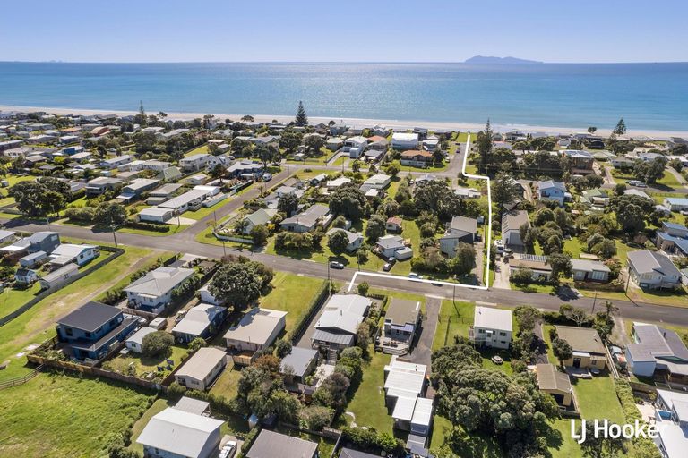 Photo of property in 44 Hillview Road, Waihi Beach, 3611
