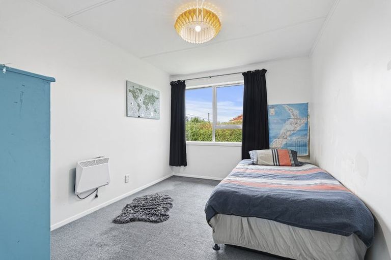 Photo of property in 64 Omata Road, Marfell, New Plymouth, 4310
