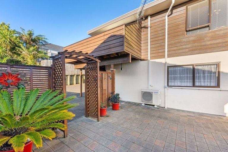 Photo of property in 1/14a Richards Avenue, Forrest Hill, Auckland, 0620